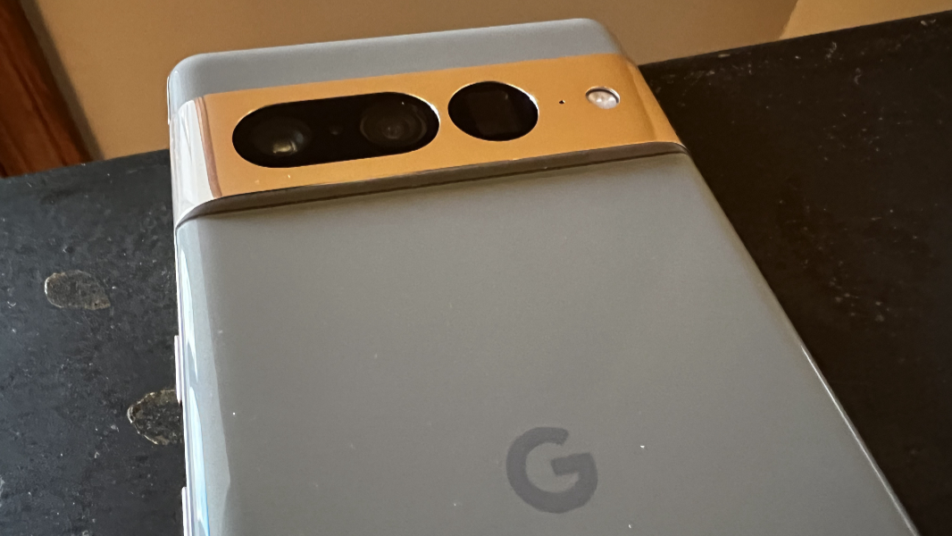 Google Pixel 7 Pro Reflect